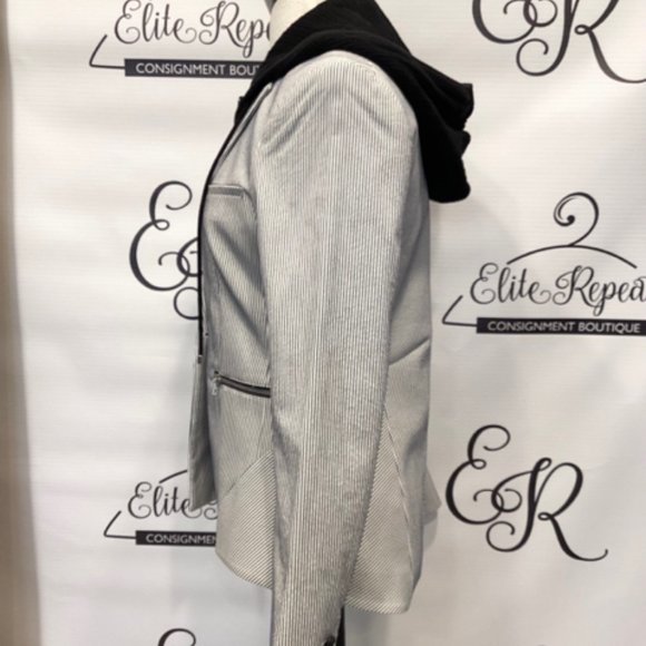 VERONICA BEARD SZ 8 PIN STRIPE BLAZER - Picture 6 of 11